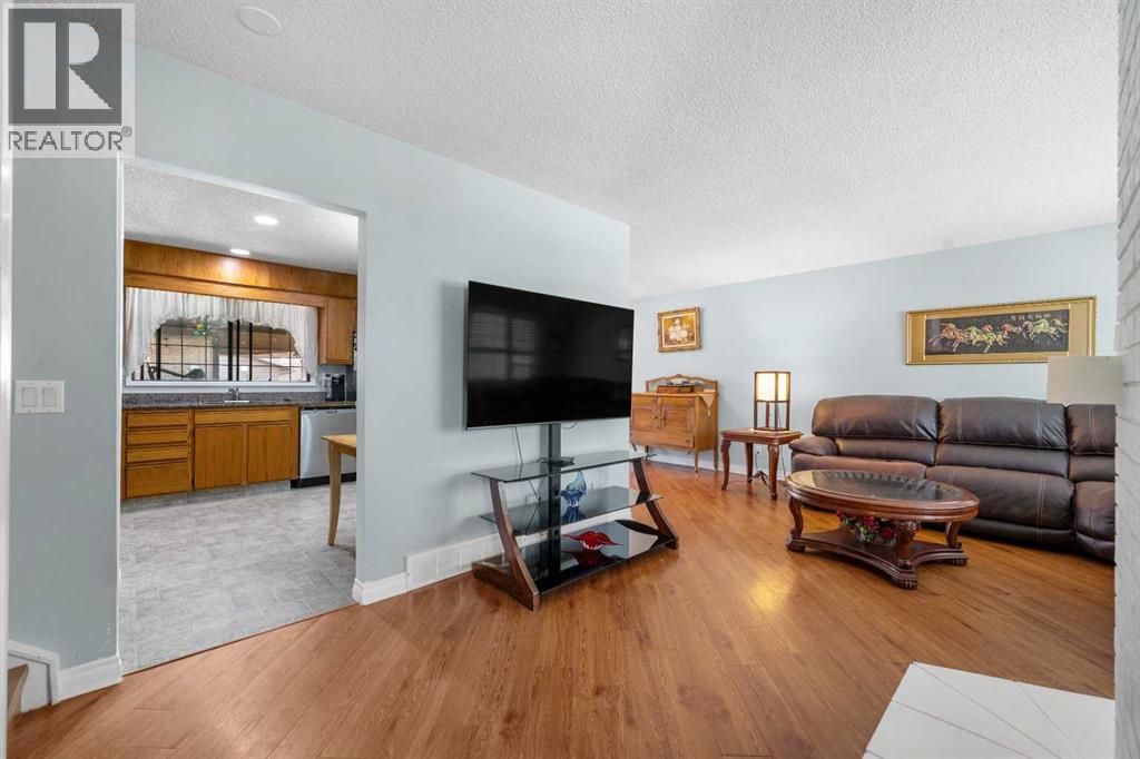 Single Family House 4 Level for Sale in  Templeside Circle NE Temple Calgary 