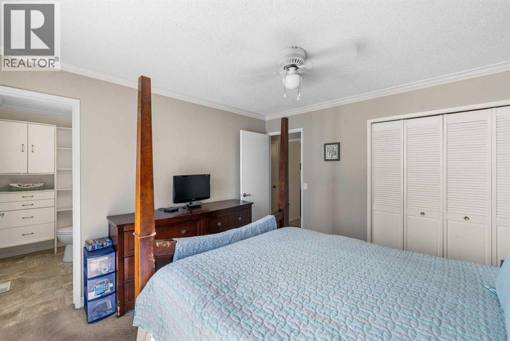 Single Family House 4 Level for Sale in  Templeside Circle NE Temple Calgary 