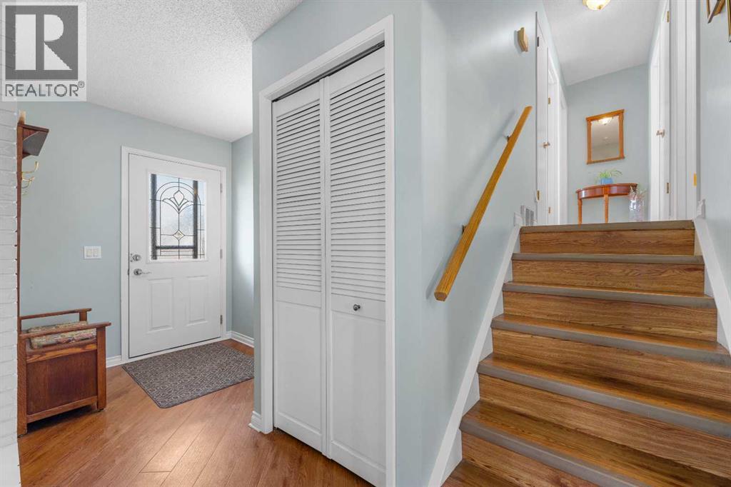 Single Family House 4 Level for Sale in  Templeside Circle NE Temple Calgary 