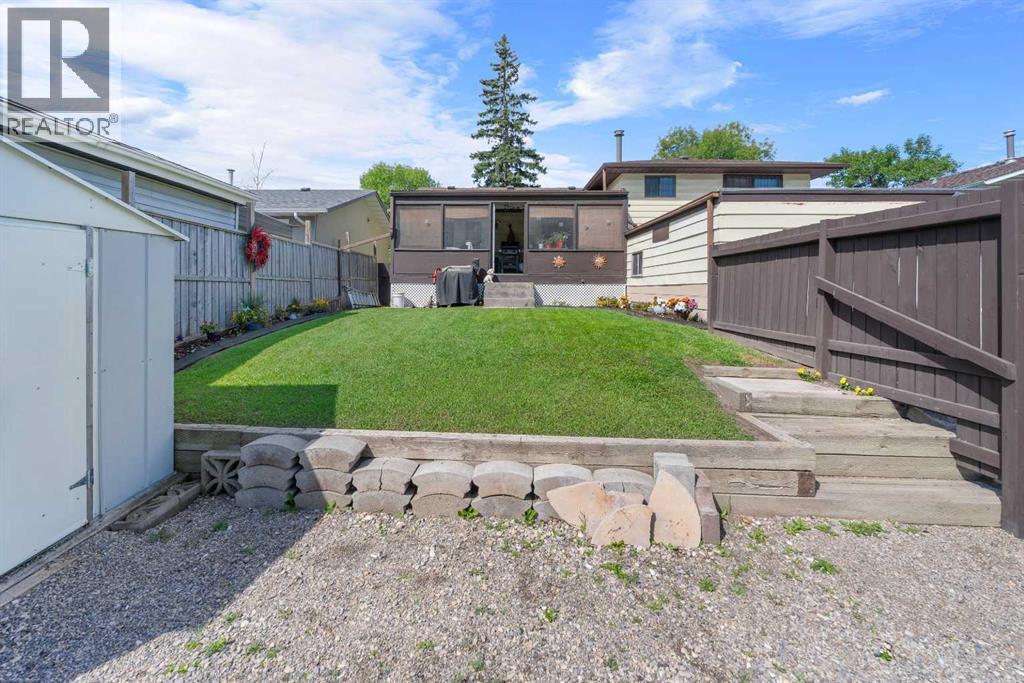 Single Family House 4 Level for Sale in  Templeside Circle NE Temple Calgary 