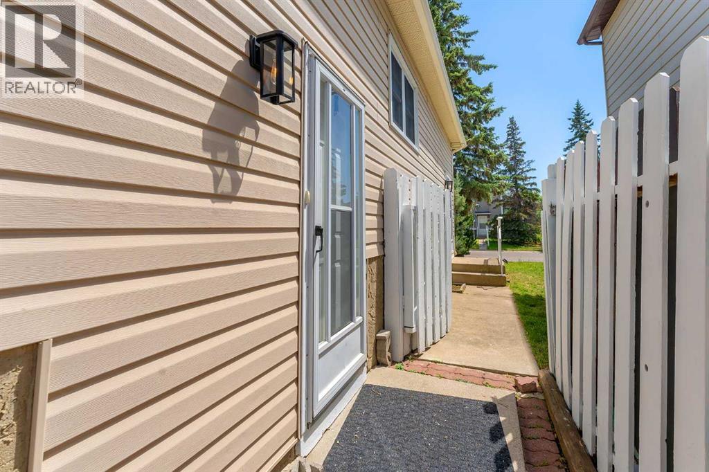 Single Family House Bi-level for Sale in  Cedardale Road SW Cedarbrae Calgary 