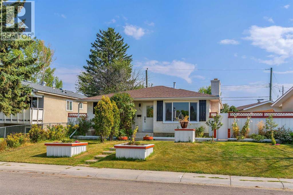 Single Family House Bungalow for Sale in  Penedo Crescent SE Penbrooke Meadows Calgary 