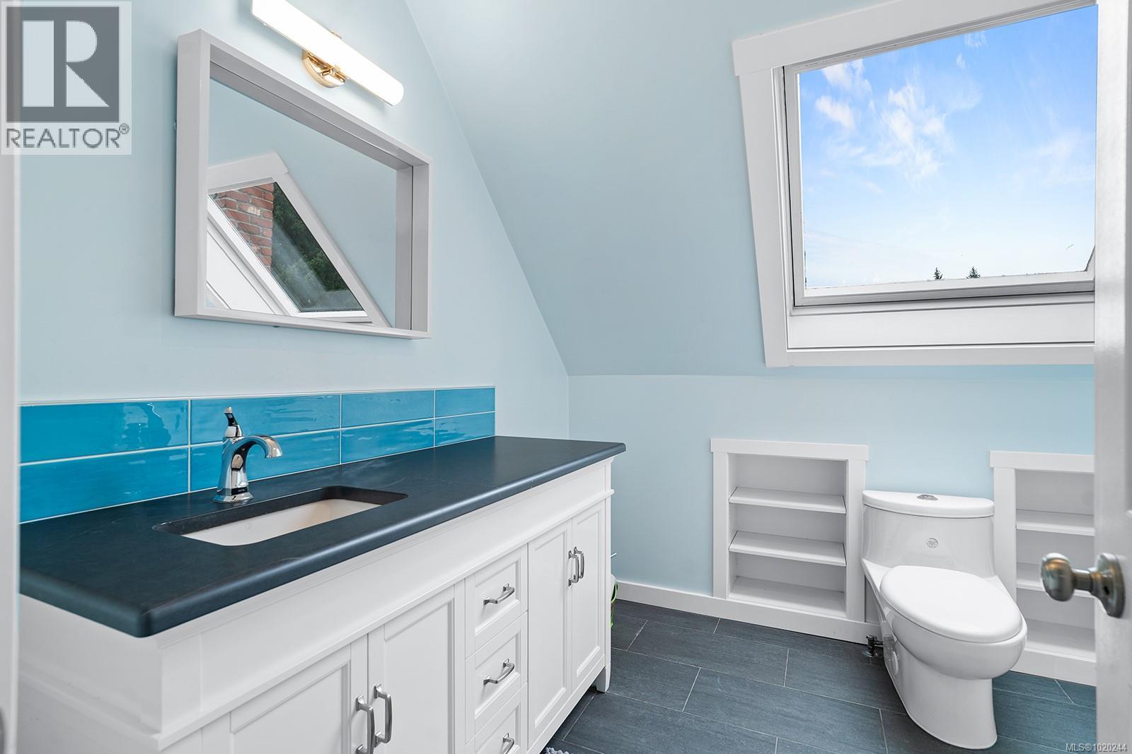 647 Tamarack Dr, Qualicum Beach