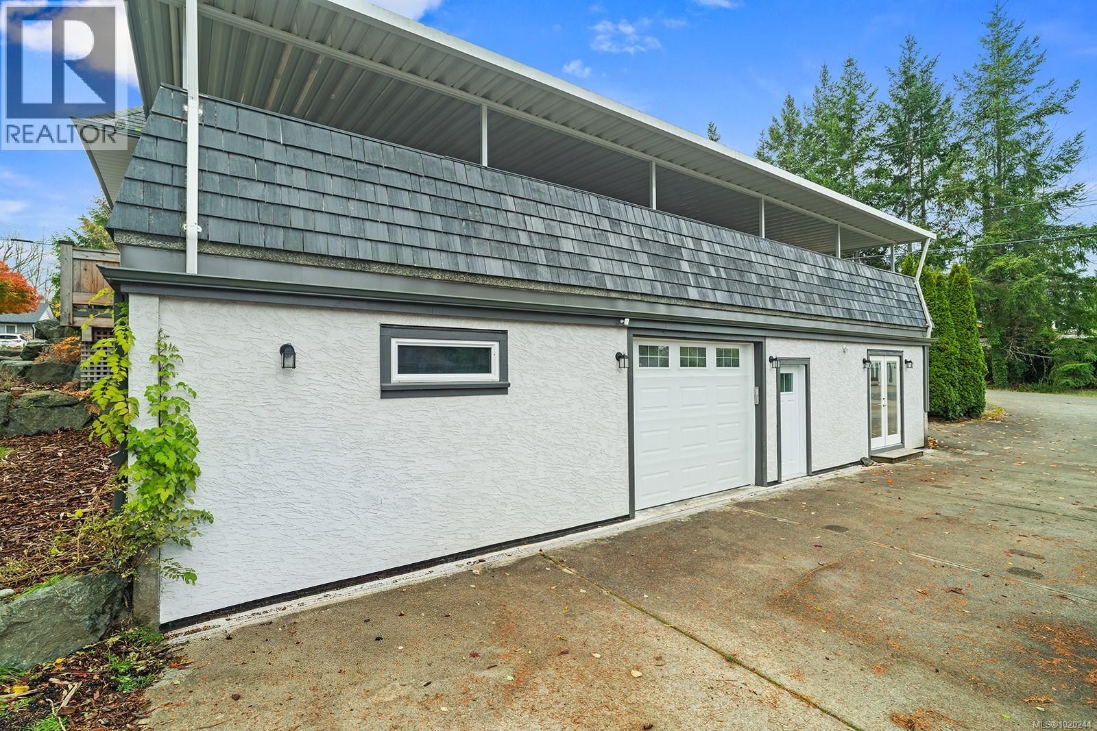 647 Tamarack Dr, Qualicum Beach