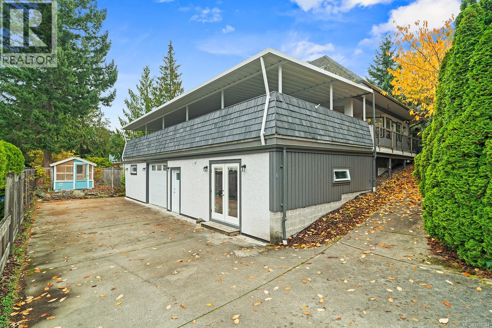 647 Tamarack Dr, Qualicum Beach