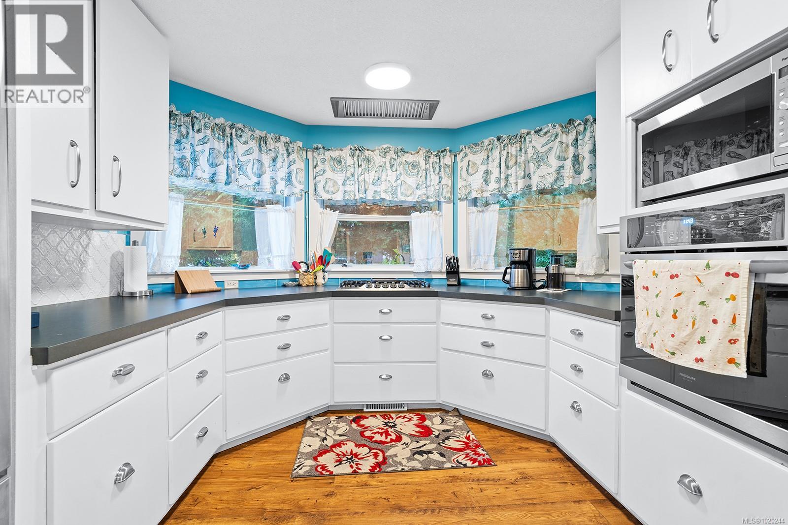 647 Tamarack Dr, Qualicum Beach