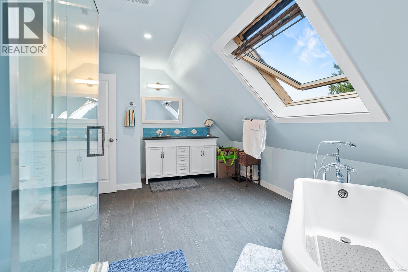 647 Tamarack Dr, Qualicum Beach