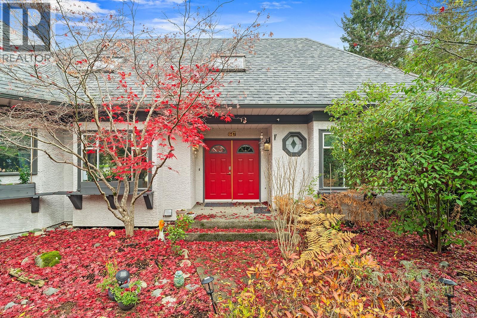 647 Tamarack Dr, Qualicum Beach