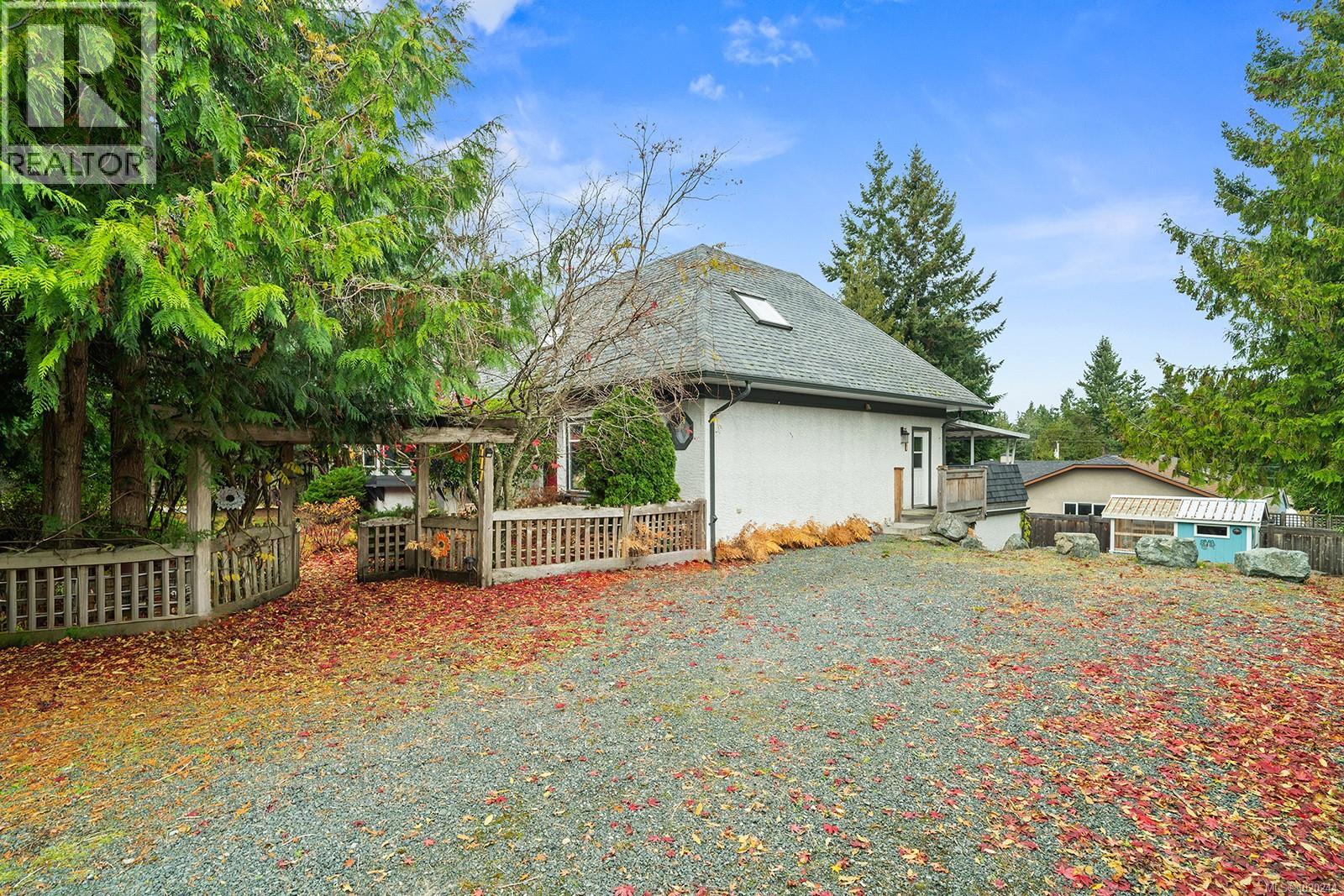 647 Tamarack Dr, Qualicum Beach