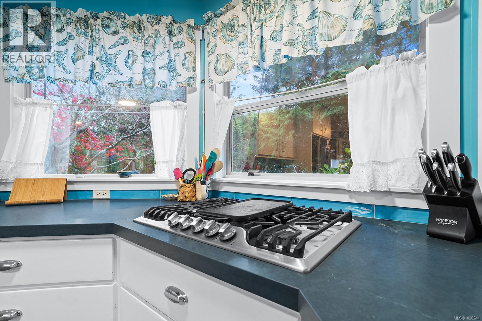 647 Tamarack Dr, Qualicum Beach