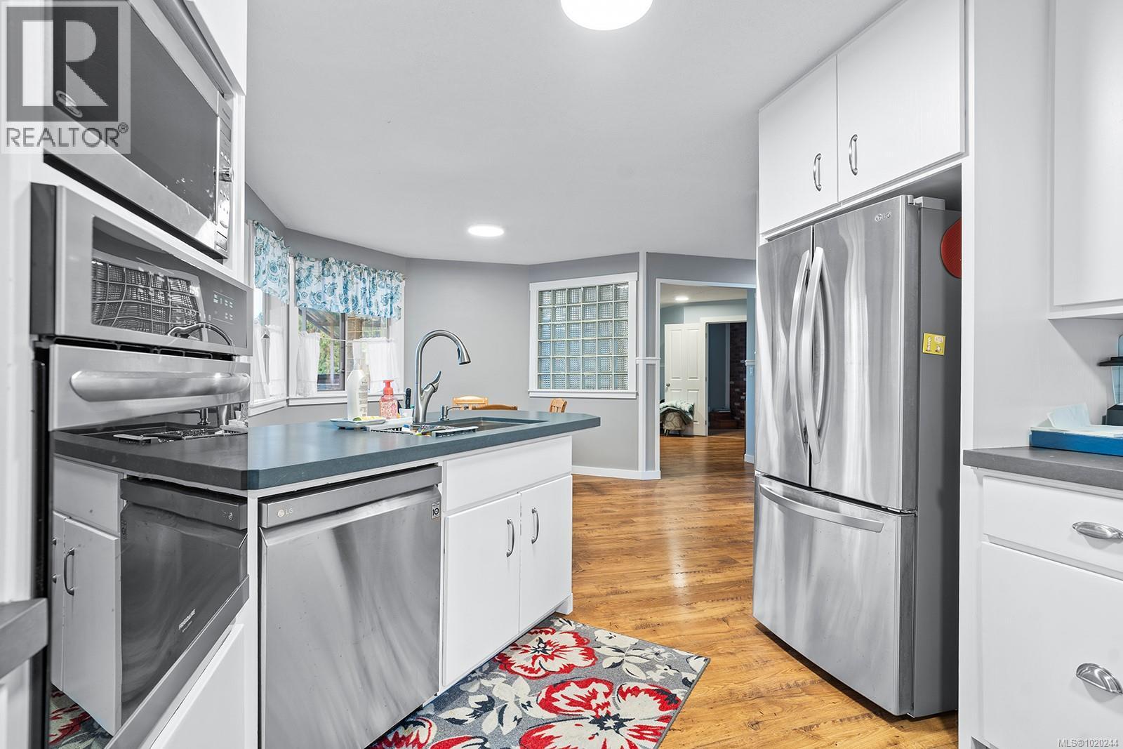 647 Tamarack Dr, Qualicum Beach