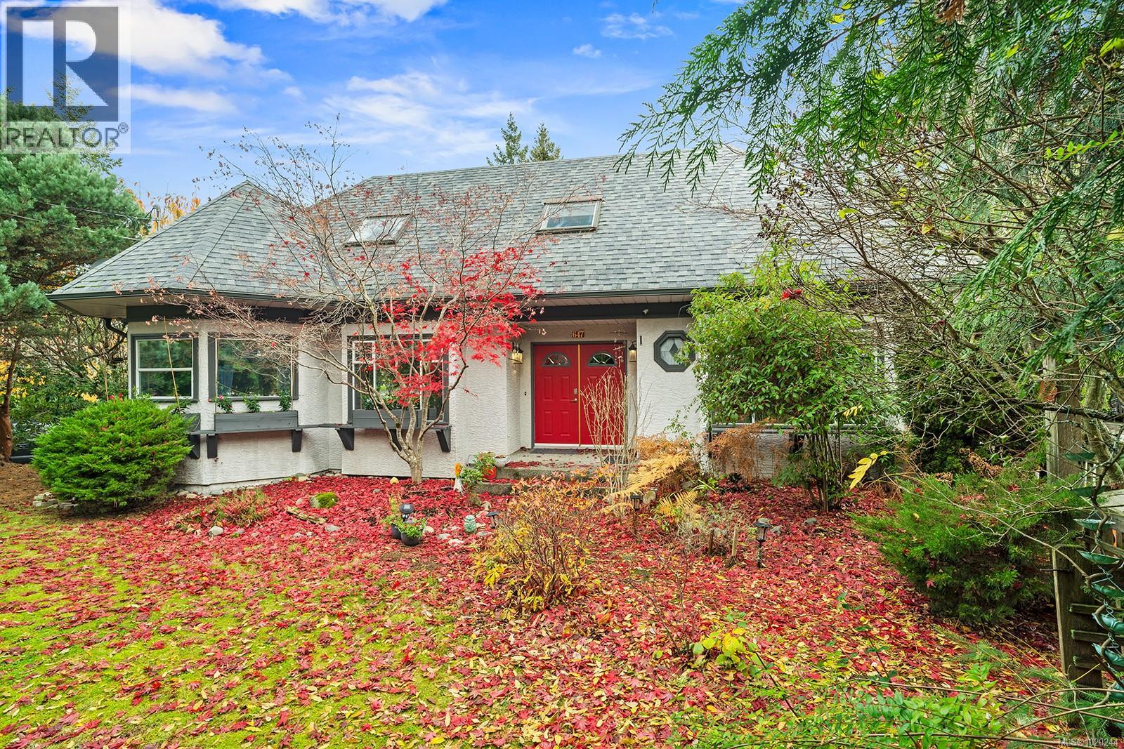 647 Tamarack Dr, Qualicum Beach