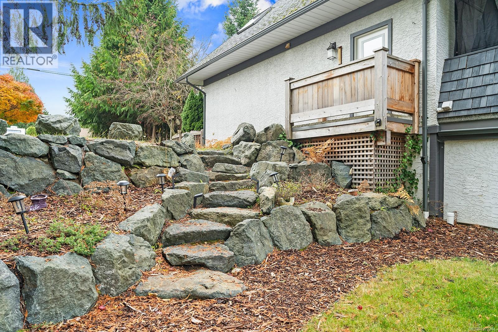 647 Tamarack Dr, Qualicum Beach