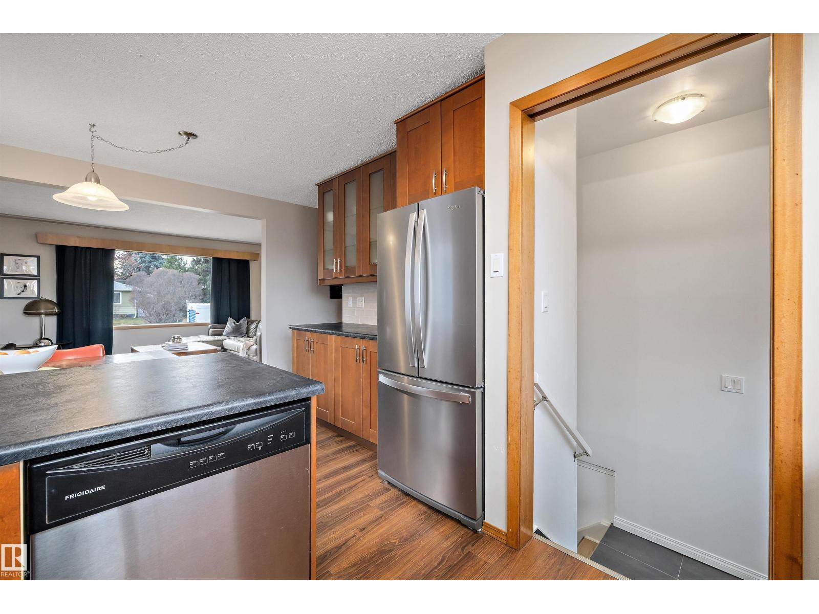 6212 89 AV NW, Edmonton