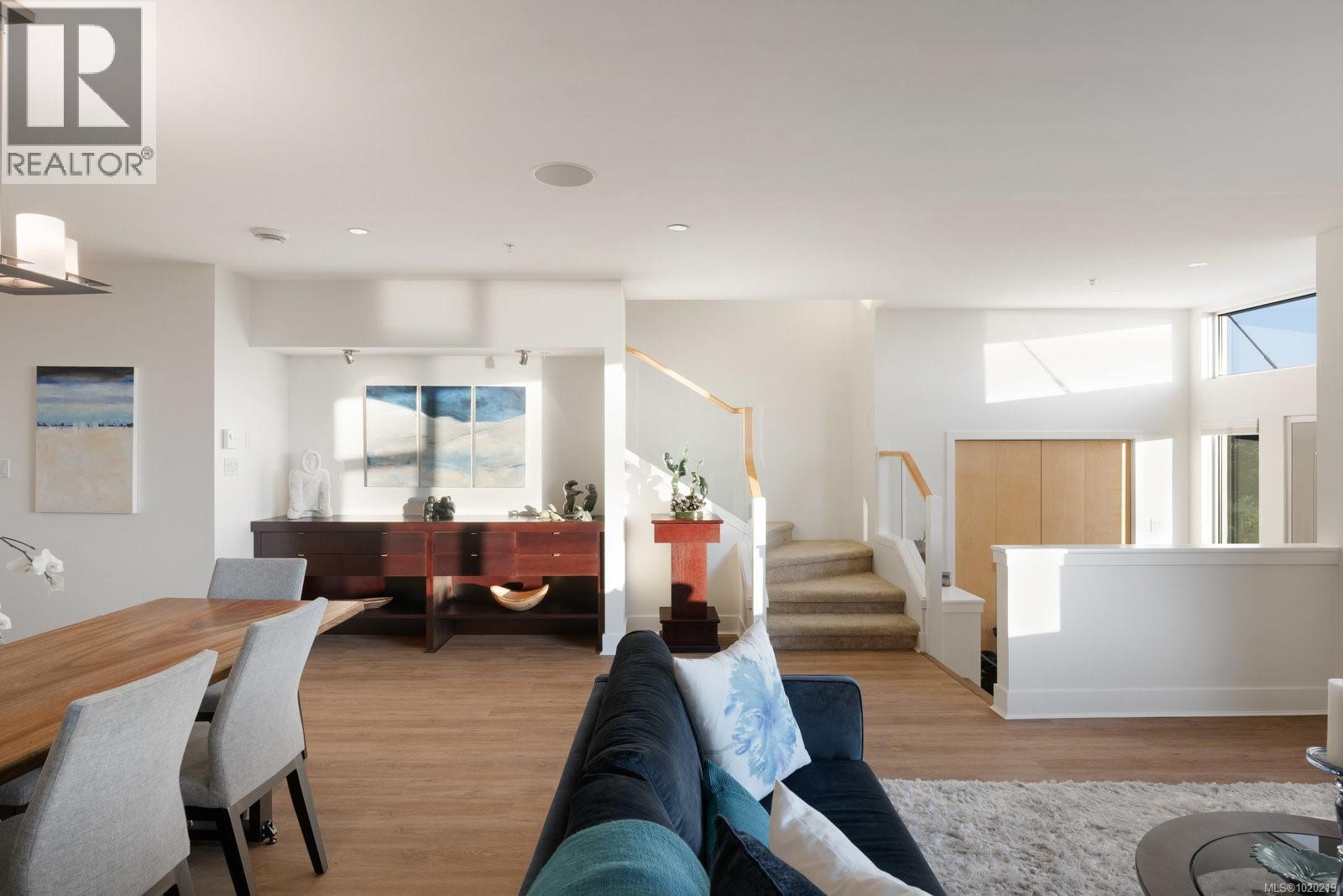 5322 Sayward Hill Cres, Saanich