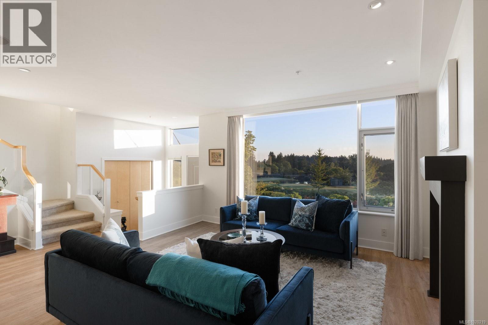 5322 Sayward Hill Cres, Saanich