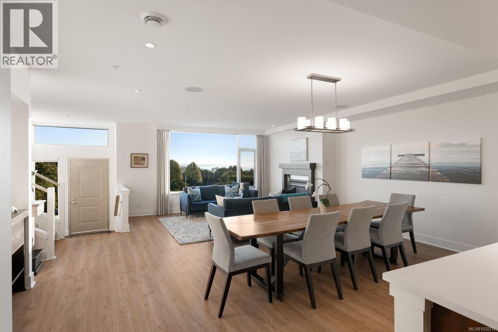 5322 Sayward Hill Cres, Saanich