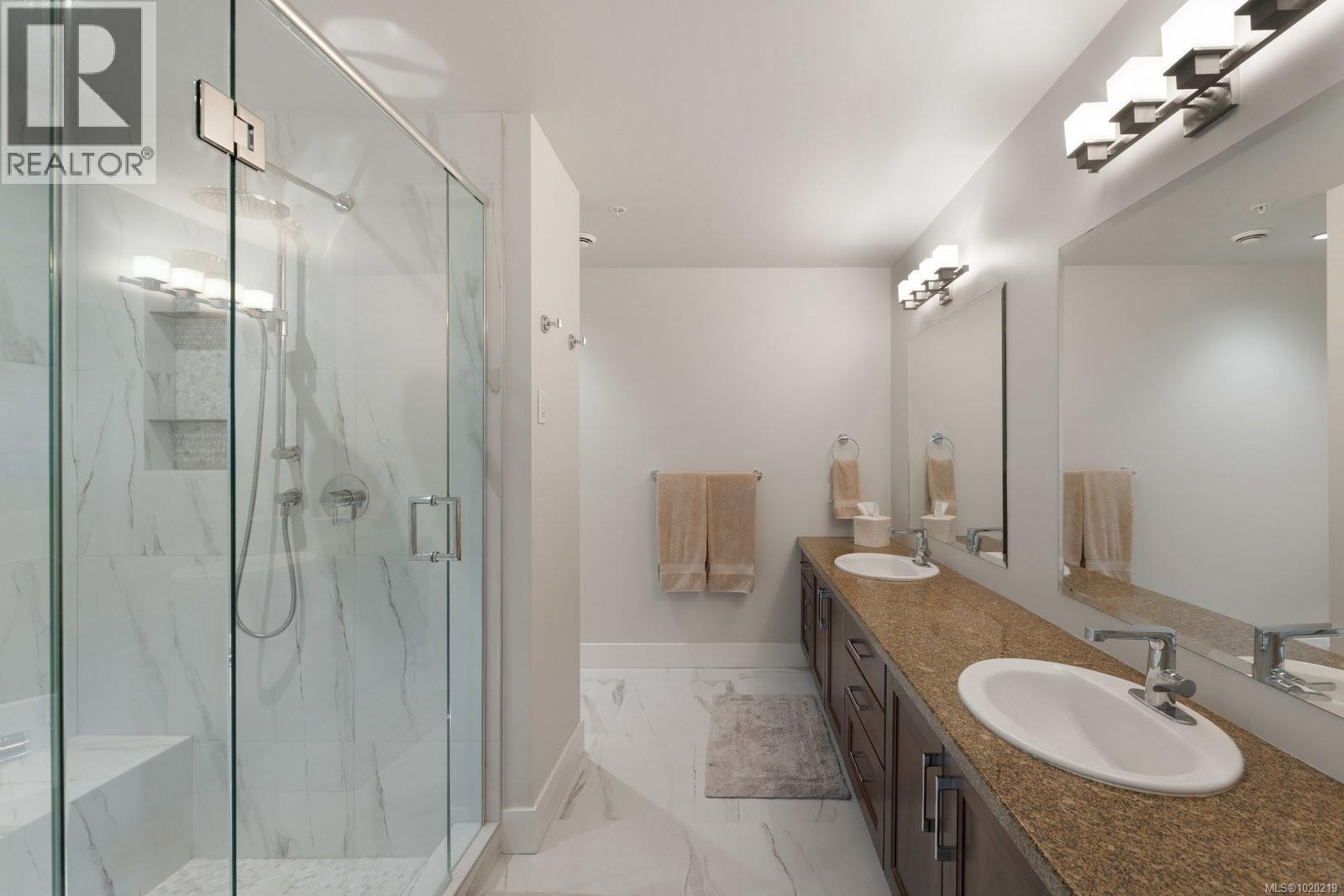 5322 Sayward Hill Cres, Saanich