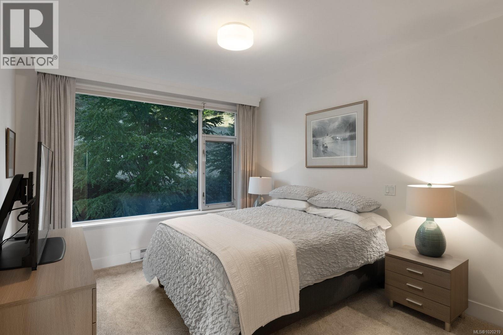 5322 Sayward Hill Cres, Saanich