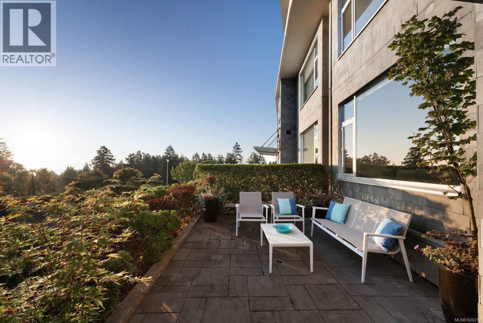 5322 Sayward Hill Cres, Saanich