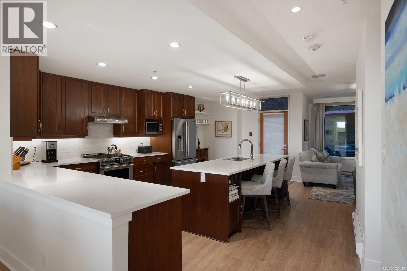 5322 Sayward Hill Cres, Saanich