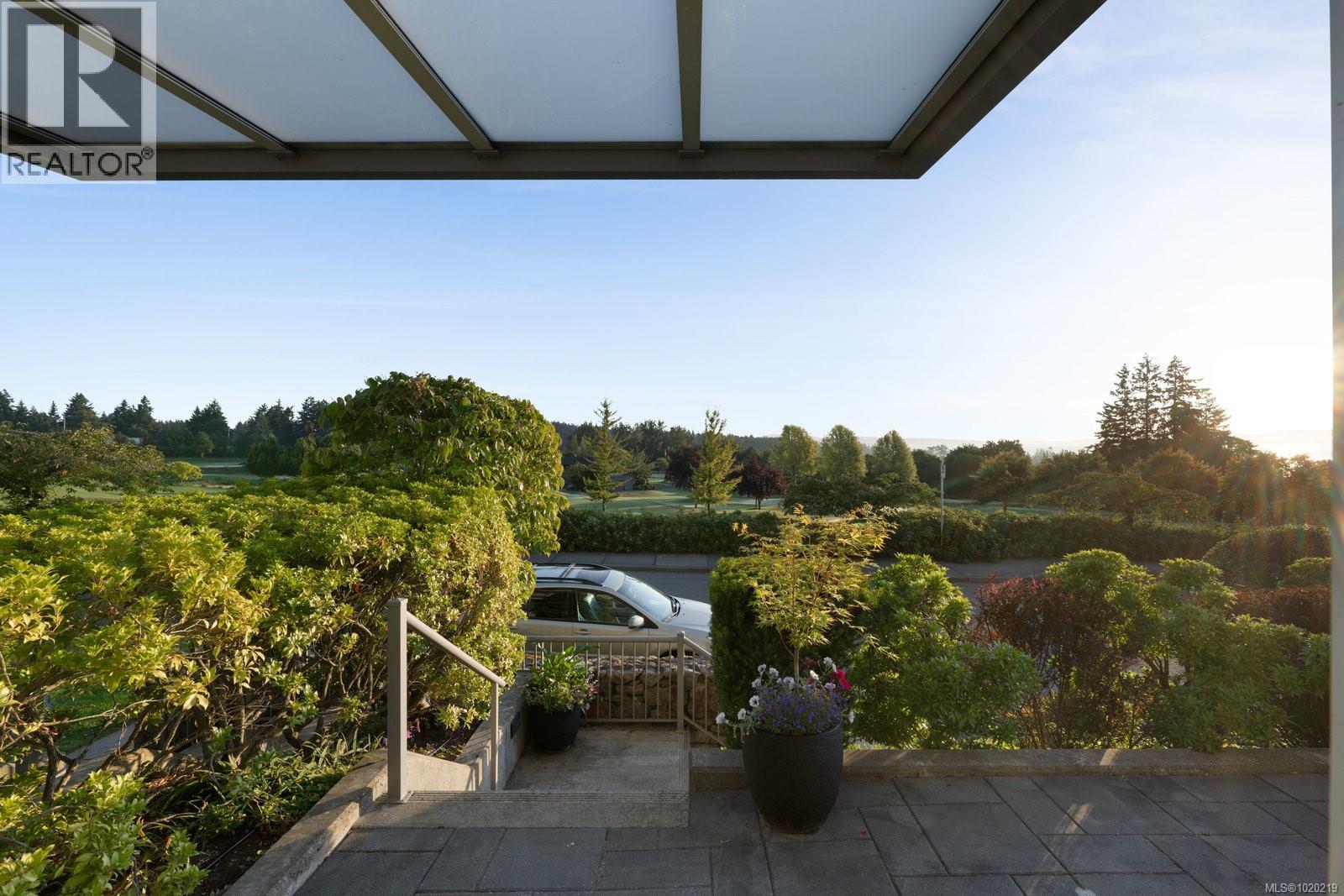 5322 Sayward Hill Cres, Saanich