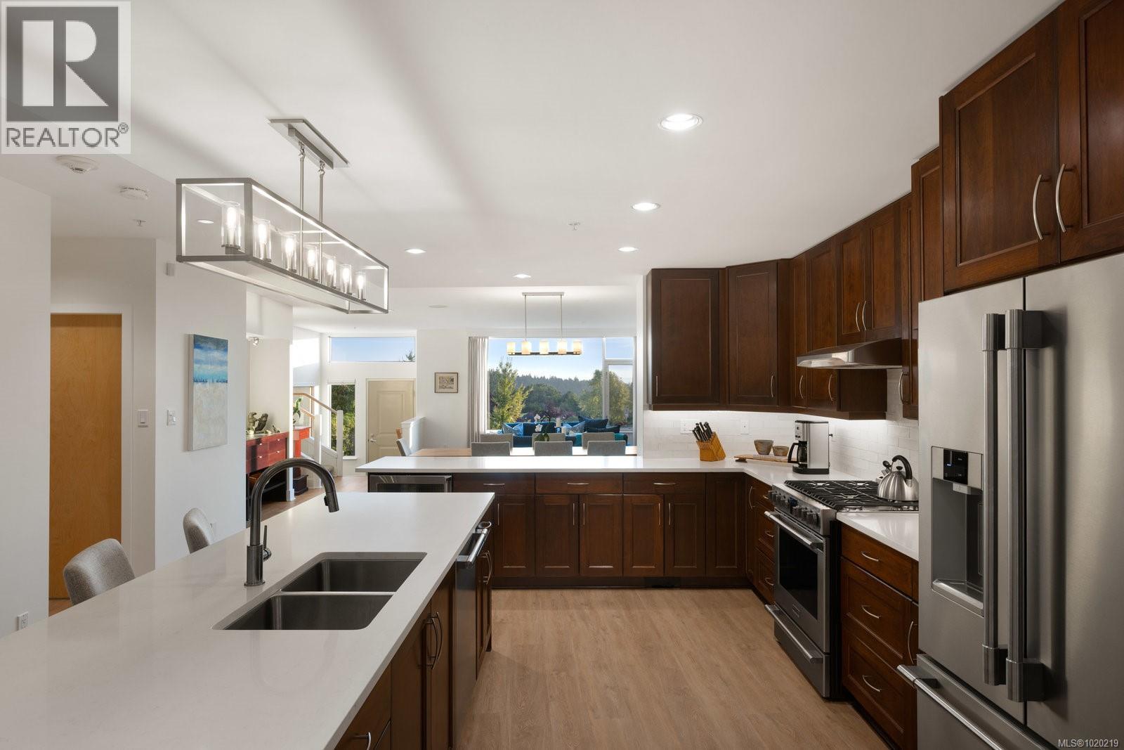 5322 Sayward Hill Cres, Saanich