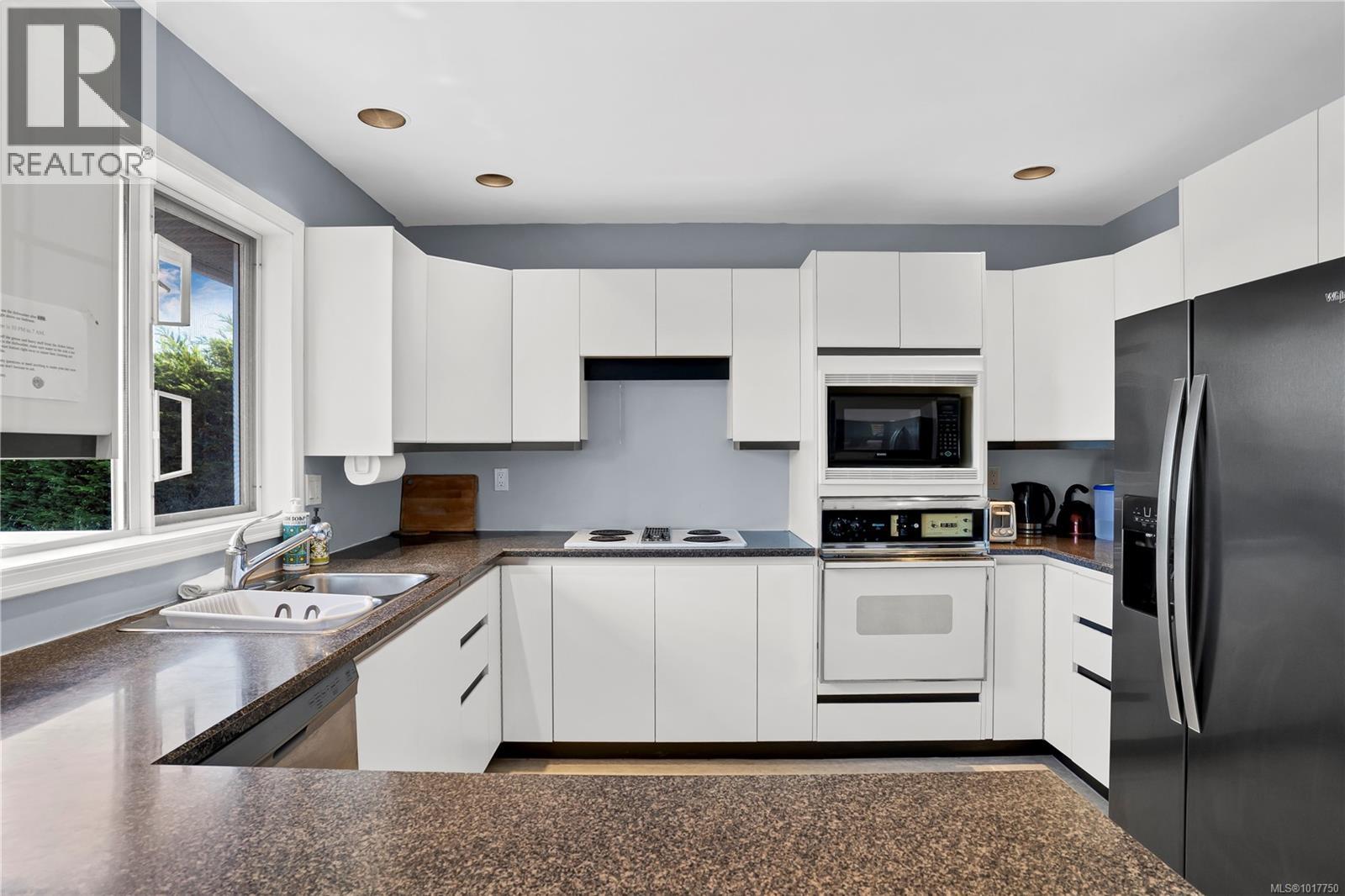 230 Portsmouth Dr, Colwood