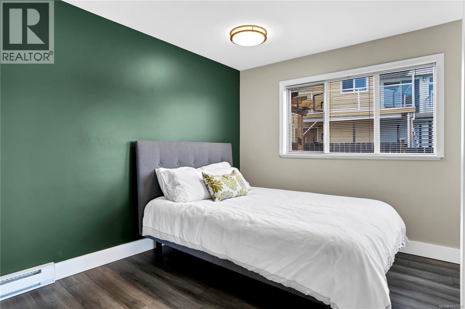 230 Portsmouth Dr, Colwood