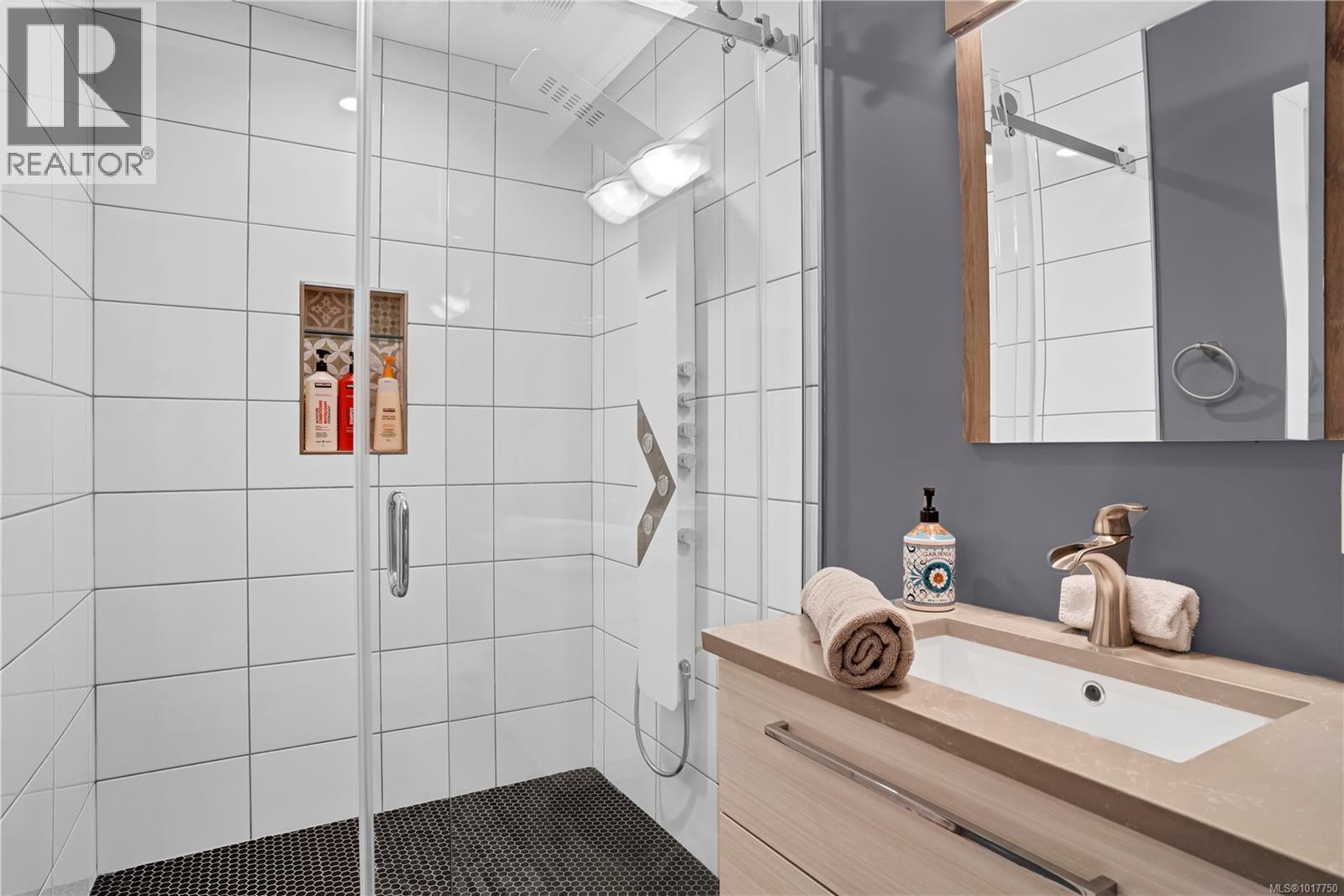 230 Portsmouth Dr, Colwood