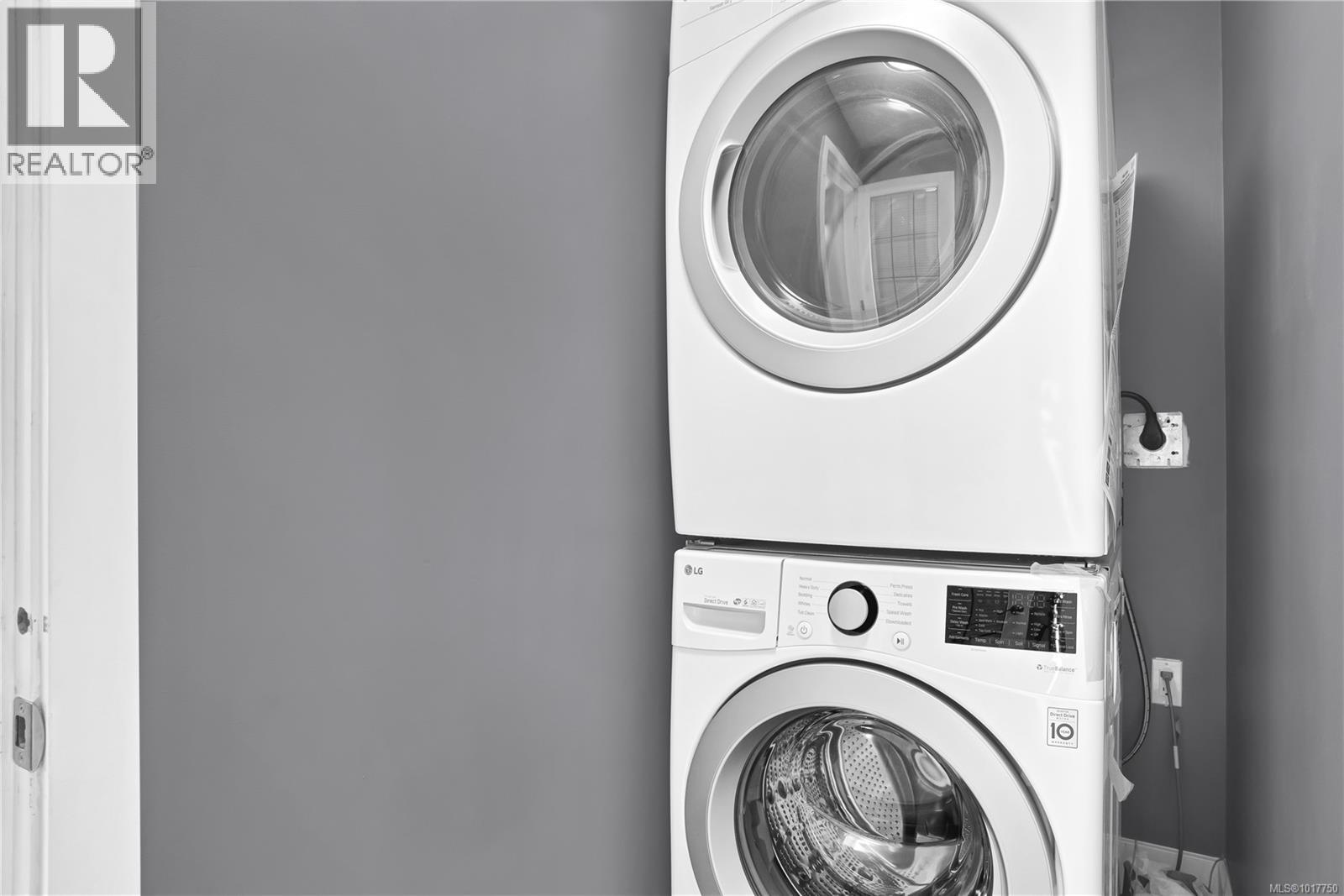 230 Portsmouth Dr, Colwood