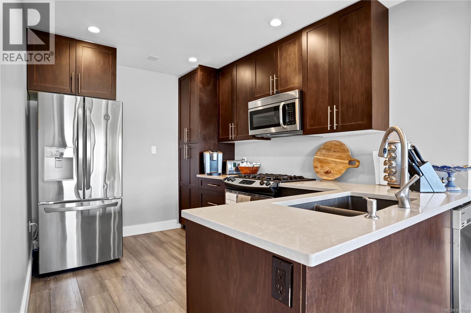 230 Portsmouth Dr, Colwood