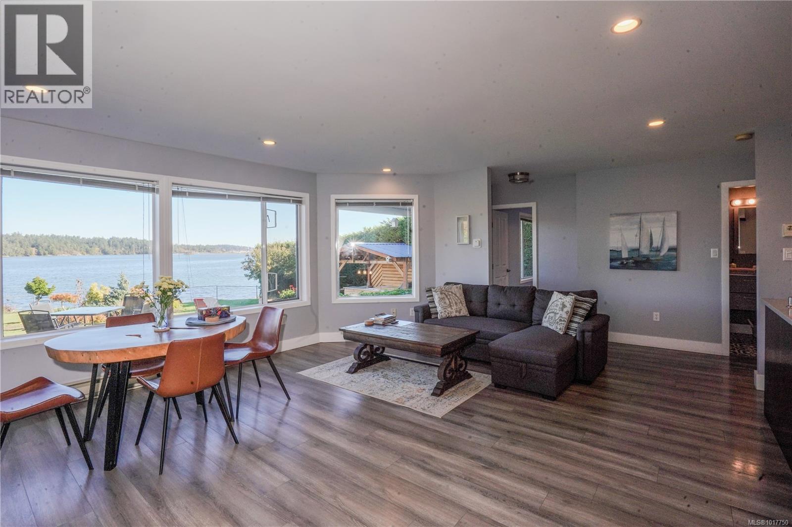 230 Portsmouth Dr, Colwood