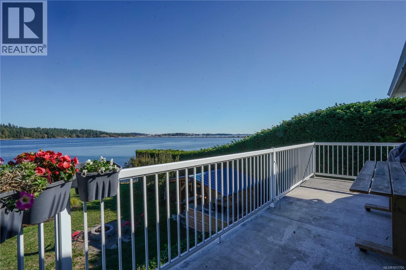 230 Portsmouth Dr, Colwood