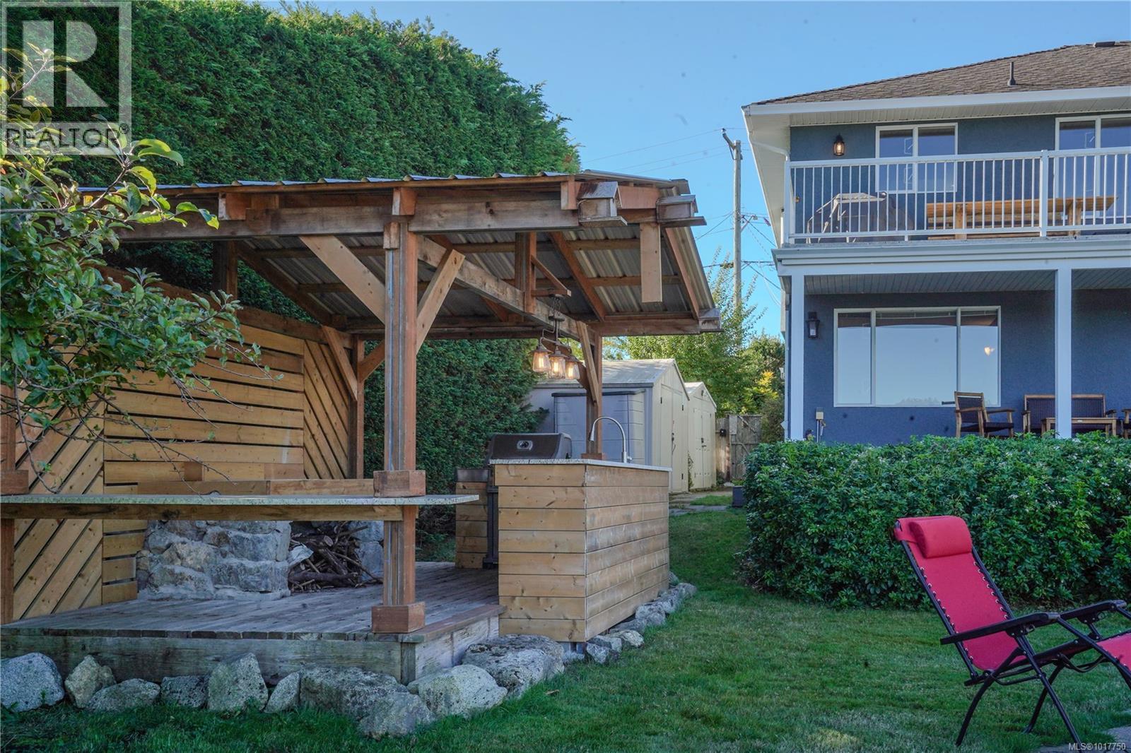 230 Portsmouth Dr, Colwood