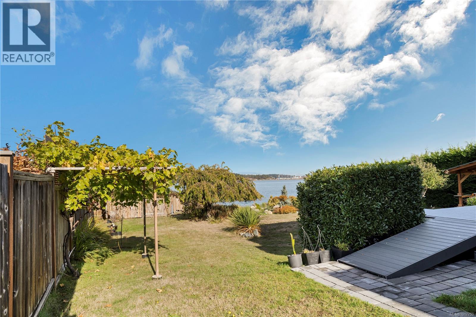 230 Portsmouth Dr, Colwood