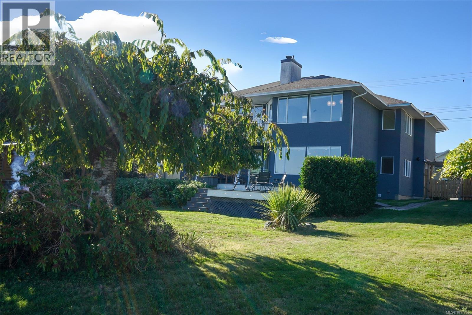 230 Portsmouth Dr, Colwood