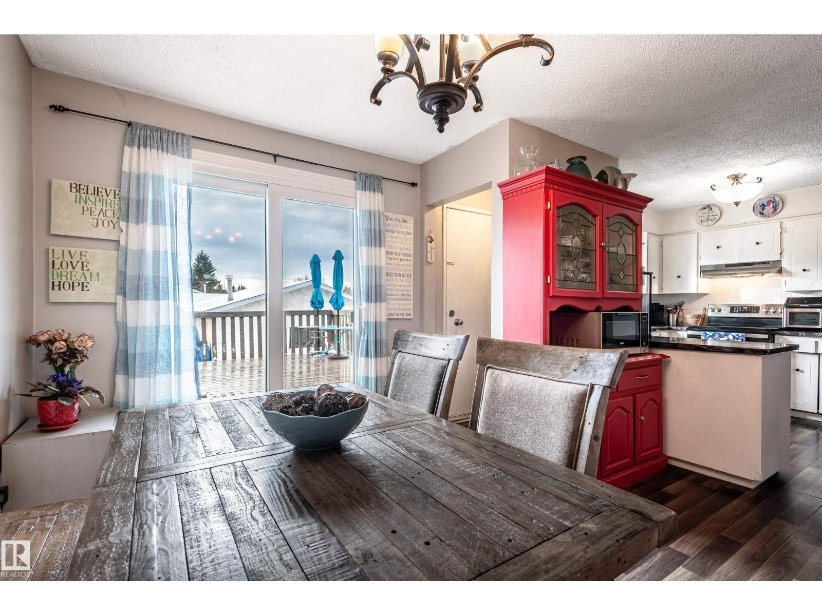 11007 172 AV NW, Edmonton