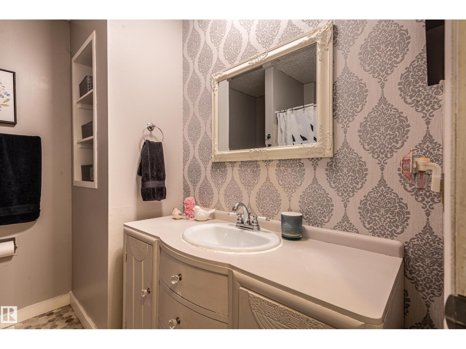 11007 172 AV NW, Edmonton