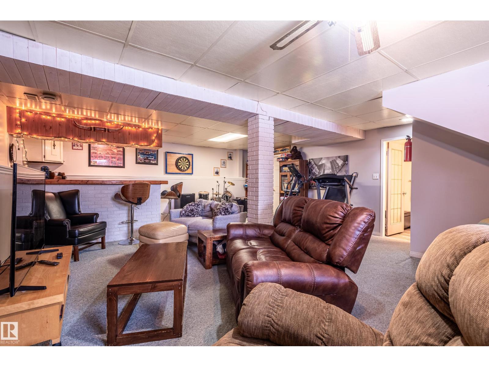 11007 172 AV NW, Edmonton