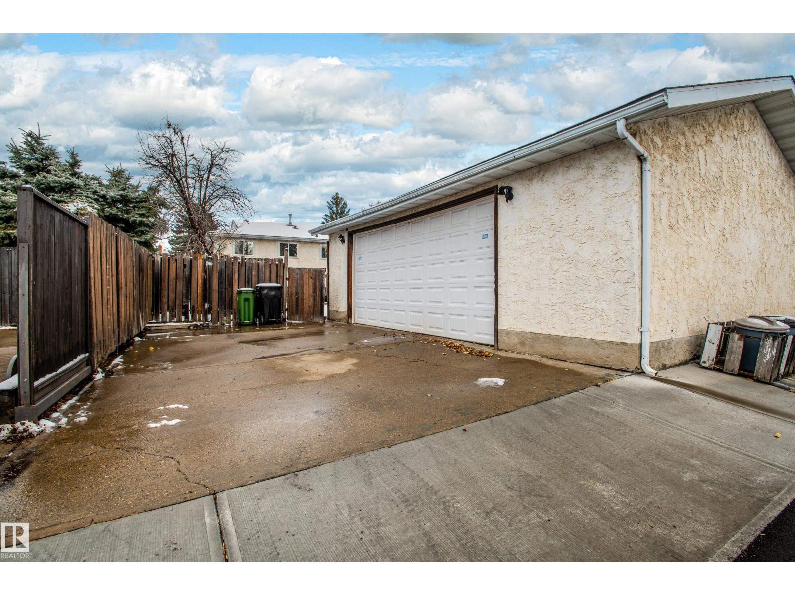 11007 172 AV NW, Edmonton
