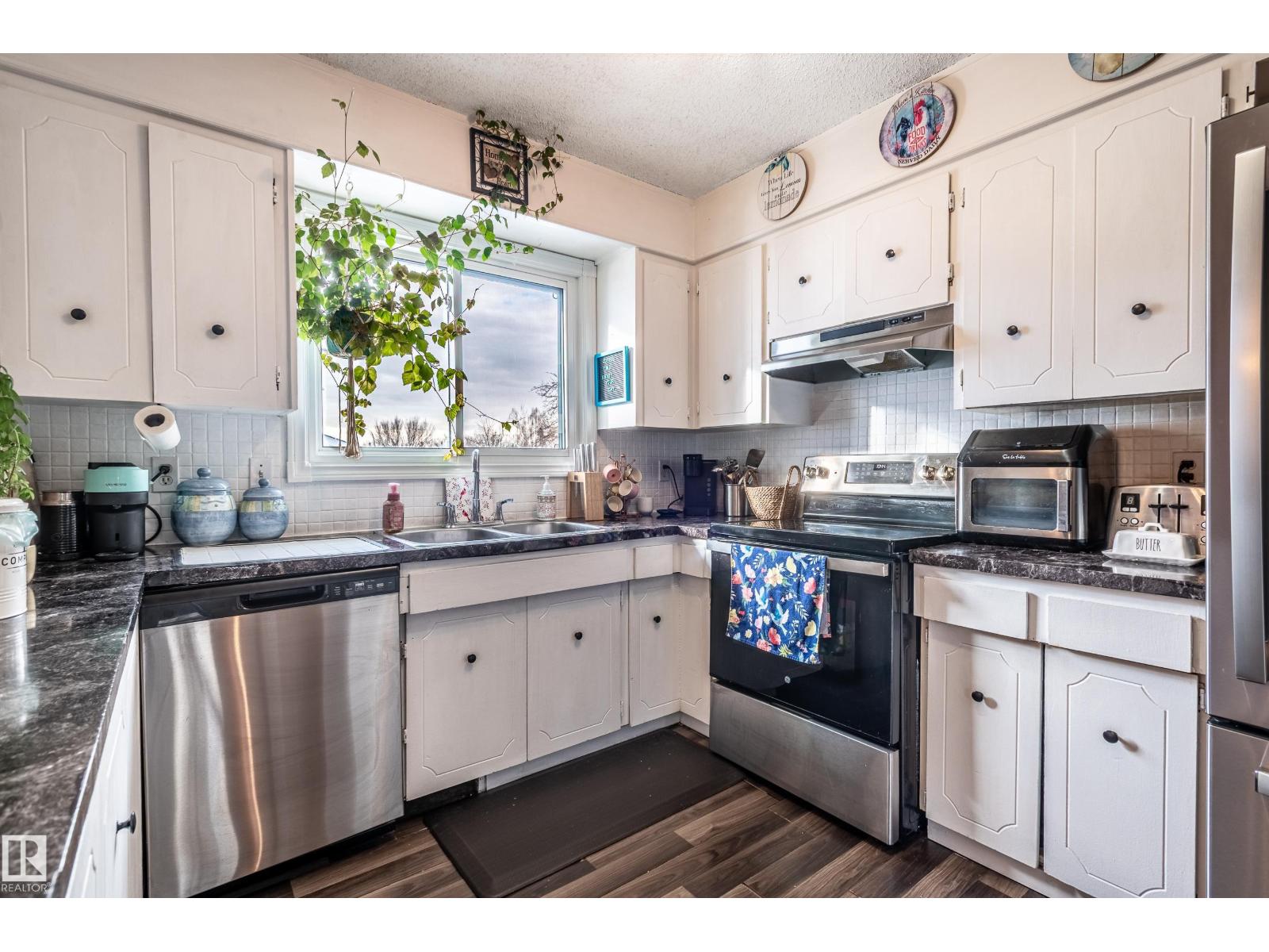 11007 172 AV NW, Edmonton