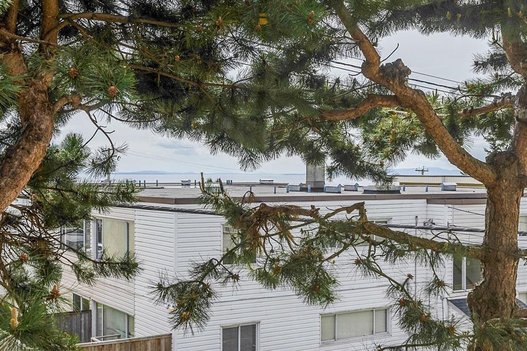 204 15130 ROPER AVENUE, White Rock