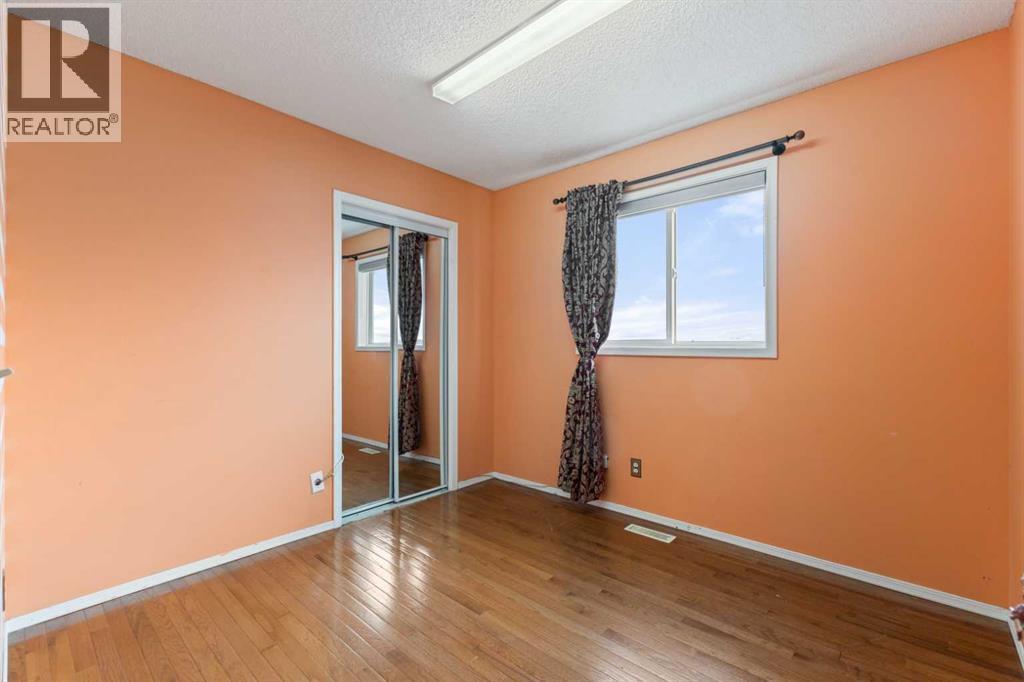 Single Family House for Sale in  Coral Shores Cape NE Coral Springs Calgary 