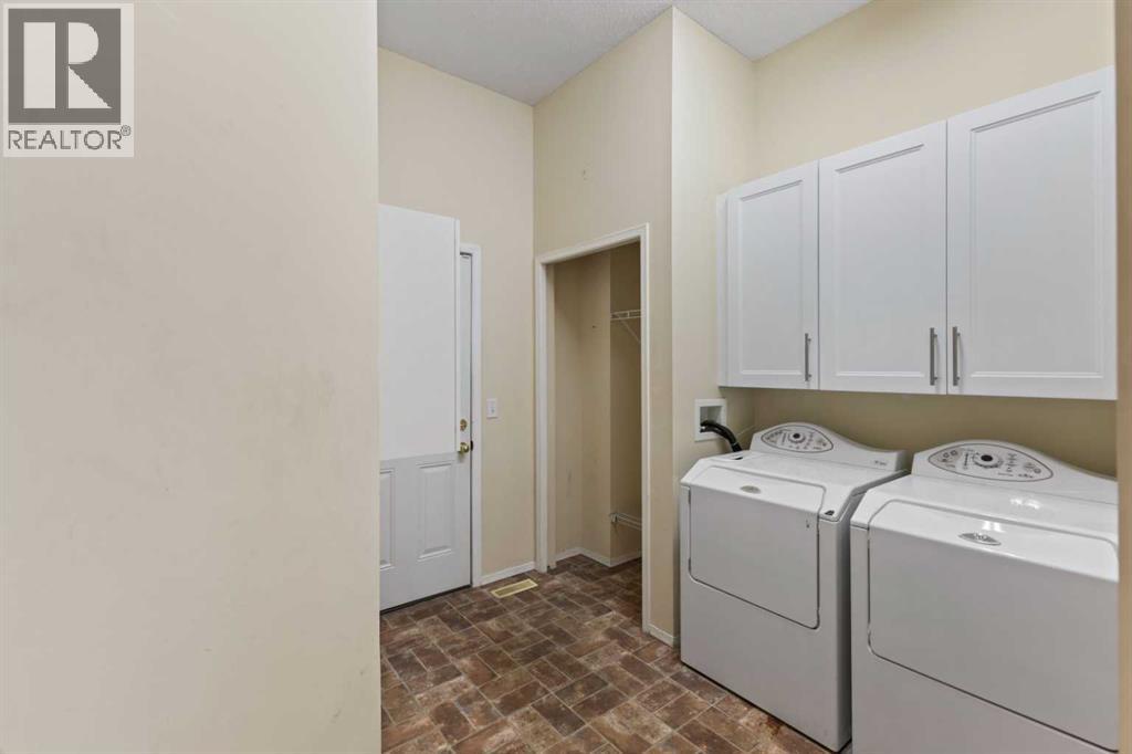 Single Family House for Sale in  Coral Shores Cape NE Coral Springs Calgary 