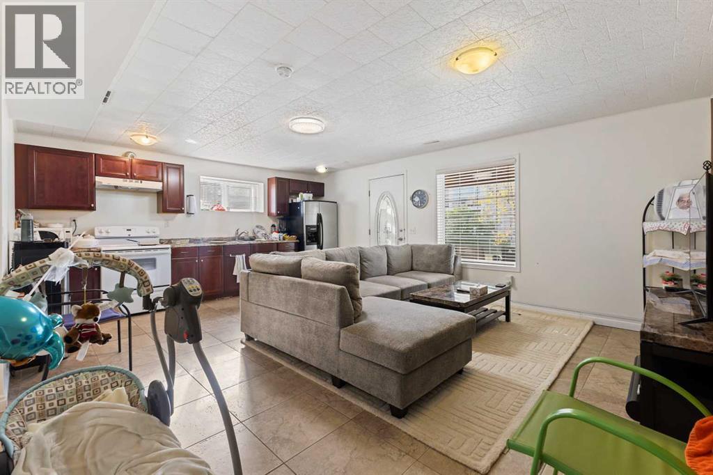 Single Family House for Sale in  Coral Shores Cape NE Coral Springs Calgary 