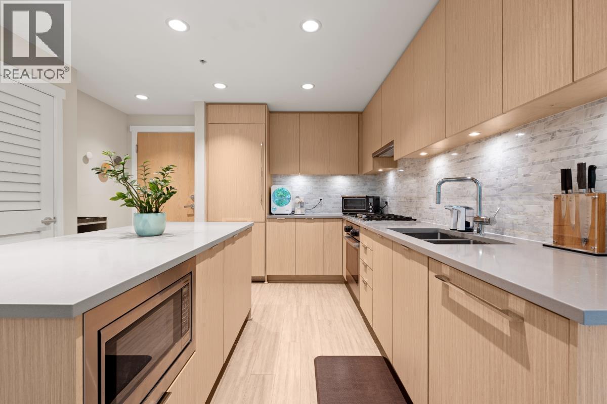 9213 ODLIN Road, Richmond