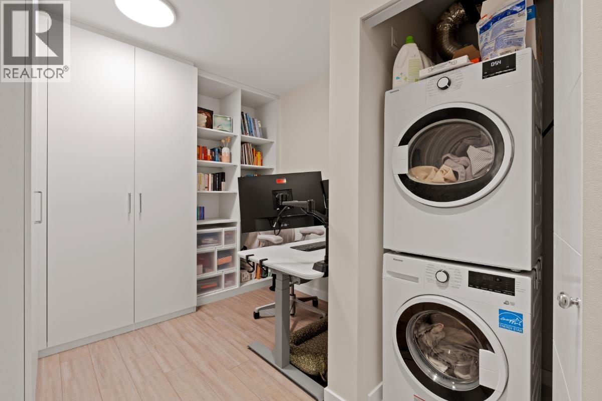 9213 ODLIN Road, Richmond