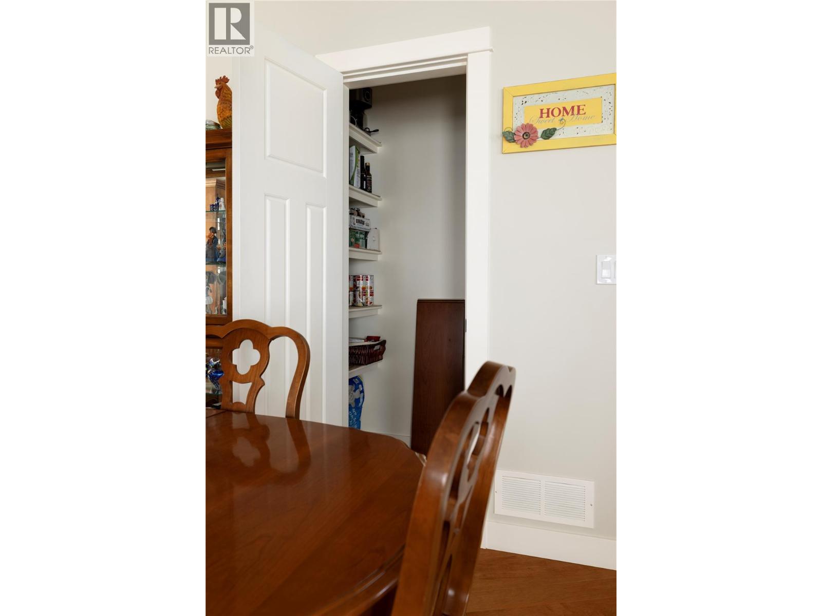 3535 Wood Avenue Unit# 6, Armstrong