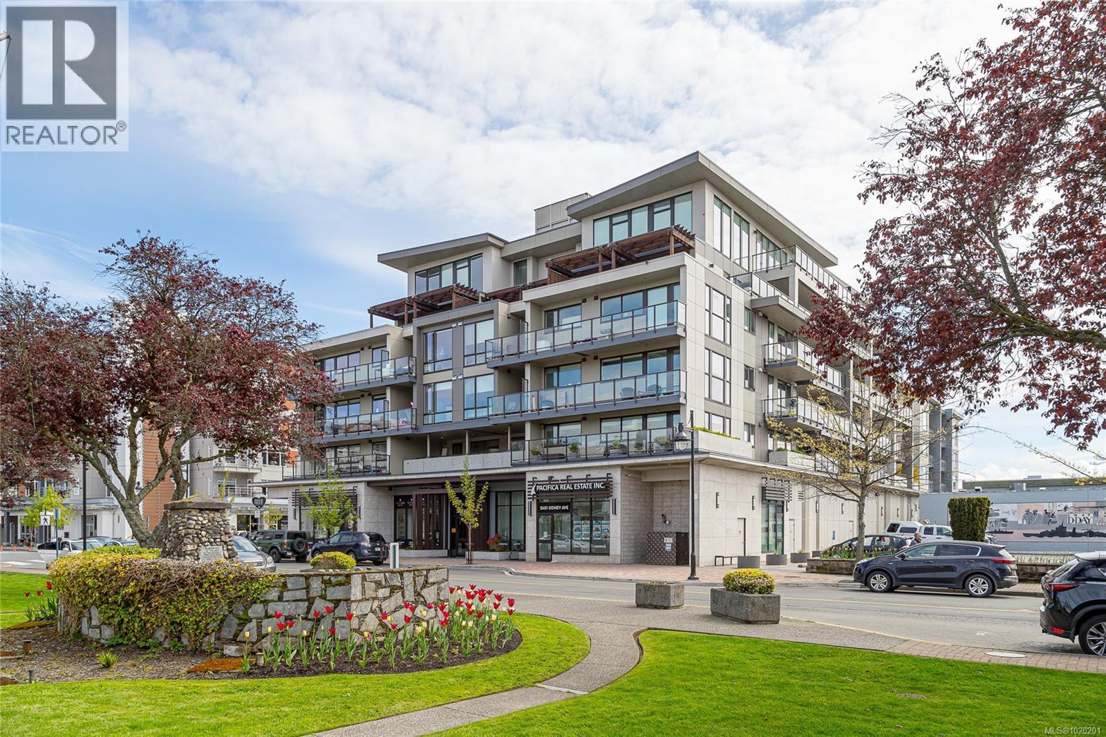 411 2461 Sidney Avenue, Sidney